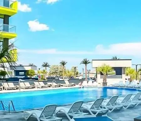 Aqua Rise & Piscine Restaurants Parking Apartment